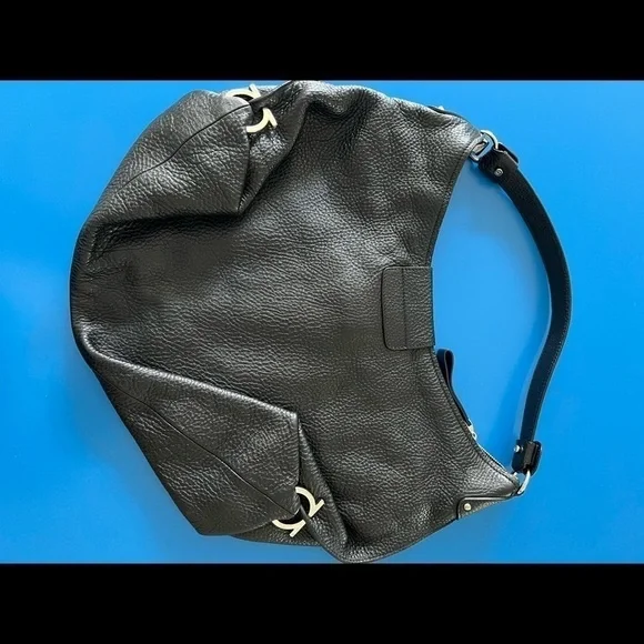 - Salvatore Ferragamo Pebbled Leather Handbag. Excellent Condition - Picture 5 of 10